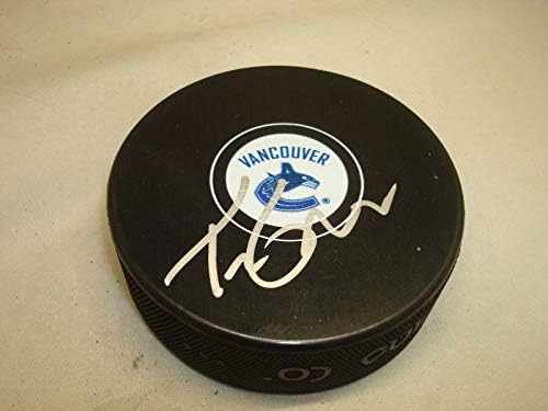Travis Green assinou o Vancouver Canucks Hockey Puck autografado 1b - Pucks autografados da NHL