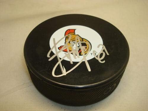 Ben Harpur assinou os senadores de Ottawa Hockey Puck autografado 1b - Pucks autografados da NHL