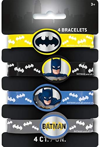 O pacote de suprimentos de festa de aniversário do Batman inclui sacos de pilhagem, máscaras de papel, pulseiras, tatuagens