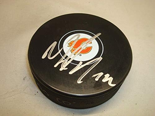 Mason Raymond assinou Calgary Flames Hockey Puck autografado 1a - Pucks autografados da NHL