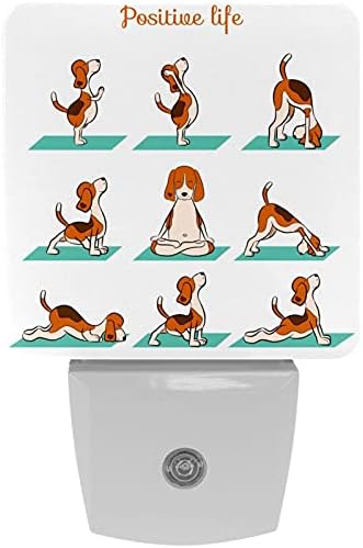 Niykkllliy Yoga Beagle Dog Plug in Night Light Auto Dimmable Led Lights, luz noturna brilhante para o quarto do quarto