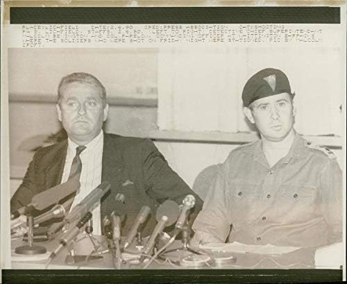 Foto vintage de Lichfield: IRA Shooting: Malcolm Bevington e coronel Parslow.