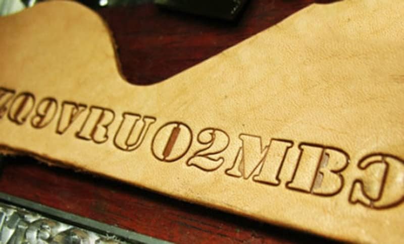 Número de escultura em couro de 0 a 9 dígitos 26 letras A-Z, molde as ferramentas de trabalho de couro exclusivas de design à mão