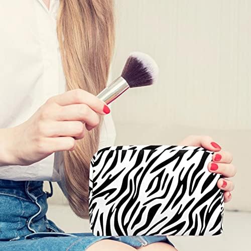 Bolsa de maquiagem de viagem, bolsa de cosméticos Caso organizador, para mulheres de produtos de higiene pessoal, pincéis de acessórios para zebra de animais pretos e brancos