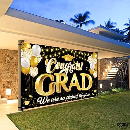 KATCHON, XTRALARGE PARABÉNS BANNER DE GRADUPOS - 72X44 POLEGADO | Parabéns graduados que estamos tão orgulhosos de você banner | 2023 Decorações de graduação em preto e dourado | Banner de graduação, decorações de graduação
