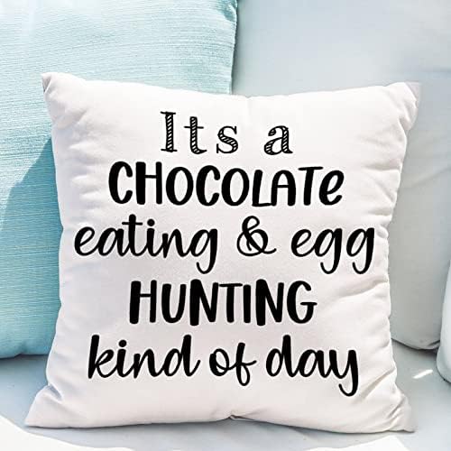 É um sofá -de -sofá de um sofá -deasta de comida para comer e ovos de chocolate dizendo que o travesseiro de travesseiro