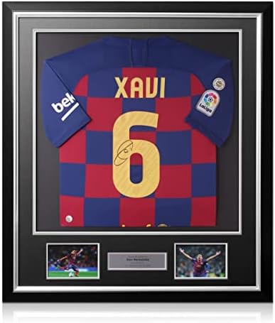 As recordações exclusivas Xavi Hernandez assinaram a camisa de futebol do Barcelona 2019-20. Quadro de luxo