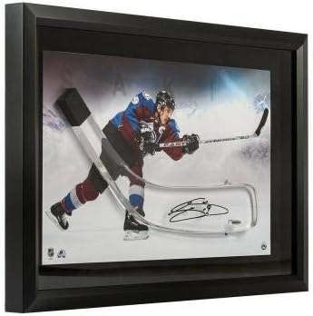 Joe Sakic assinou autógrafo 17x25 foto emoldurada acrílica lâmina Avalanche uda - bastões de NHL autografados