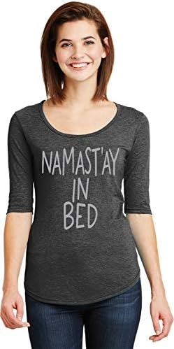T-shirt de ioga feminina Namast'ay na cama 3/4 SCOOPNECK