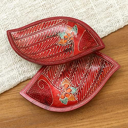 Novica Bowl Java folhas de madeira batik tigelas decorativas