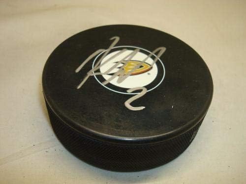 Kevin Bieksa assinou o Puck de hóquei Anaheim Ducks autografado 1a - Pucks autografados da NHL