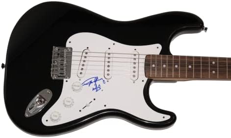 Angus Young assinou o autógrafo em tamanho grande Black Fender Electric Guitar A com James Spence JSA Carta de Autenticidade - AC/DC ACDC com Brian Johnson Malcolm Young - High Toltage, T.N.T. Ações sujas feitas sujas baratas, que haja rocha, potência, rodovia para o inferno, de volta em preto,