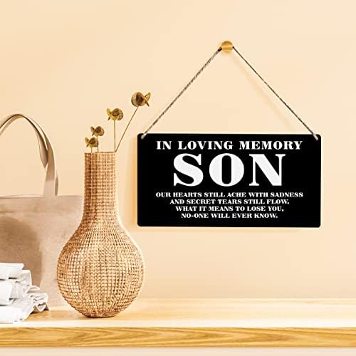 Memorial Sign Gift Farmhouse em Memory Loving Son Our Hearts Still Dold com tristeza de madeira Placa pendurada Placa