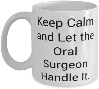 Gosto de presentes do cirurgião oral, mantenha a calma e deixe o cirurgião oral lidar com isso, uma caneca engraçada de 11 onças para colegas de colegas, escova de dentes, pasta de dente, fio dental, picareta de água, enxaguatório bucal