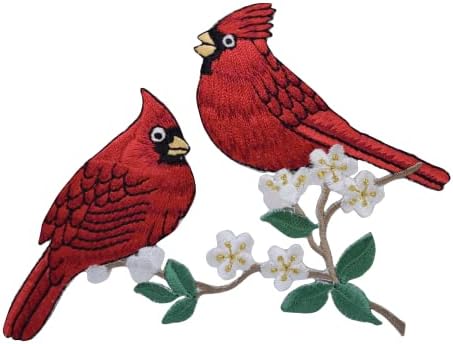 Casal do cardeal masculino no ramo - pássaros - ferro no patch bordado de apliques