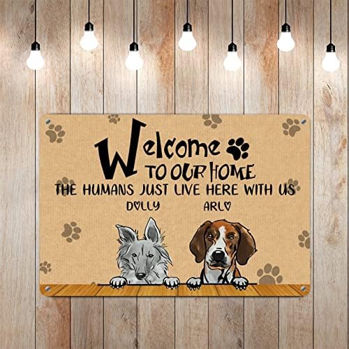Alioyoit Cães personalizados Nome bem -vindo à nossa casa Os humanos aqui conosco cão engraçado placa de metal placa fofa cachorro sinal