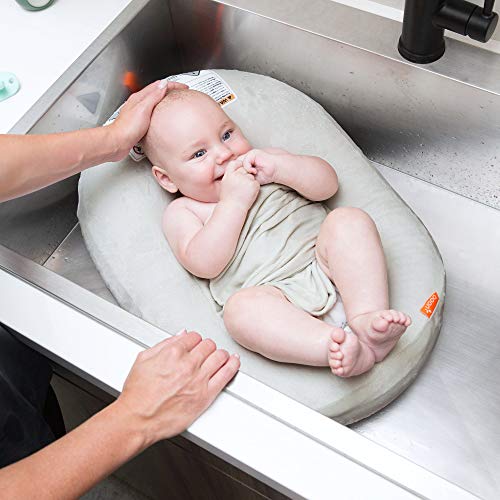 Boon Puff+ Baby Baby Bather com capa de microfleece, asas de swaddle e bolsa de armazenamento - para recém -nascidos