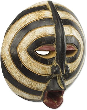 Novica African Wood Mask Baluba Rings sese com bege e preto de Gana 8,75in h x 7,75in w x 3,1 em máscaras de máscaras gananesas