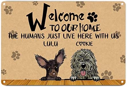 Alioyoit Custom Dogs Nome Bem -vindo à nossa casa Os humanos aqui conosco cão engraçado Metal Tin Metal Pet Pet Pet