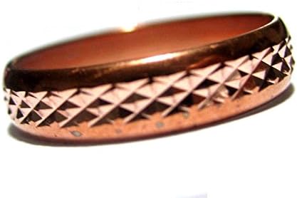 Anel de banda de cobre puro com design de trailing de pirâmide de checker
