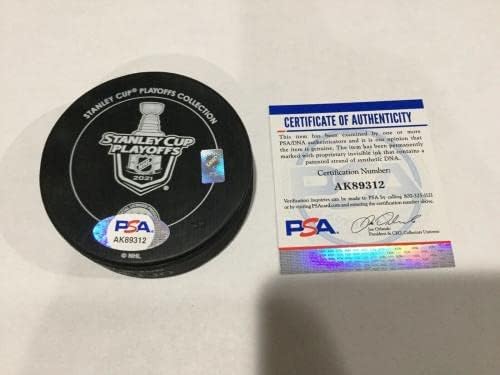 Tyler Johnson assinou 2020 Tampa Bay Lightning Stanley Cup Puck PSA DNA COA A - Pucks NHL autografados