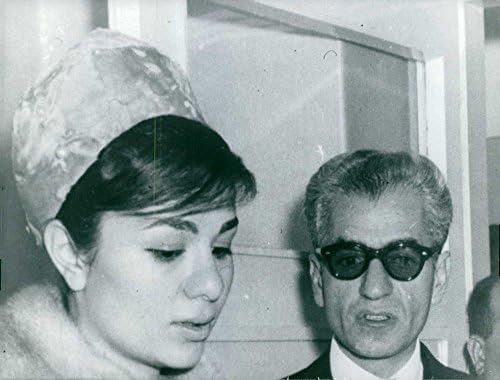 Foto vintage de Farah Pahlavi com Mohammad Reza Pahlavi.