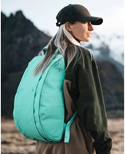 DB Journey The Hugger Base Backpack | Glacier verde | 15L | Acesso lateral ao compartimento principal com um anel D implantável