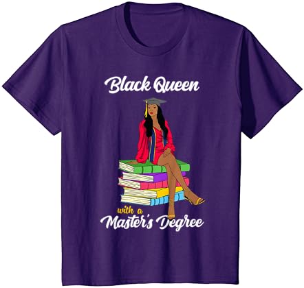 Rainha negra com uma camiseta de formatura africana de mestrado