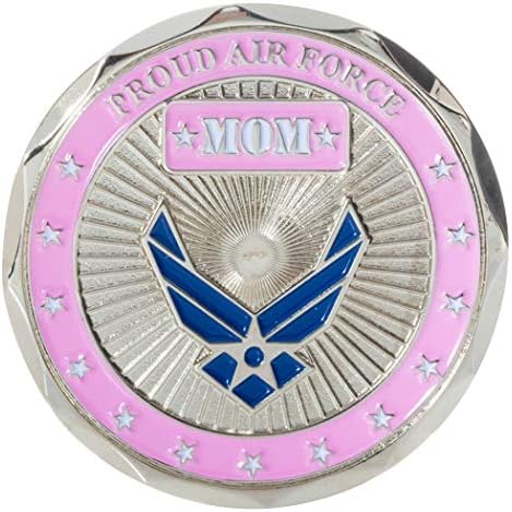 Mãe da Força Aérea dos Estados Unidos, orgulhosa mãe de uma moeda do Airman Challenge