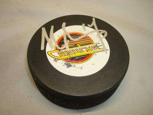 Alexandre Burrows assinou o Vancouver Canucks Hockey Puck Autograph PSA/DNA COA 1B - Pucks NHL autografados