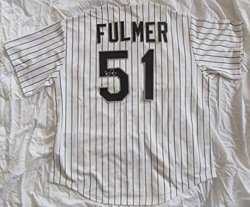 Carson Fulmer autografou a camisa de Chicago White Sox com prova, foto de Carson assinando para nós, Chicago White Sox, Vanderbilt