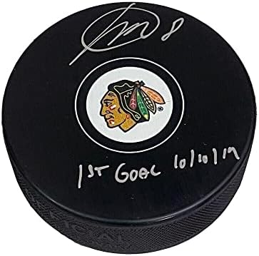 Dominik Kubalik assinou o Chicago Blackhawks Puck - INSCRIÇÃO 1º gol 10/10/19 - Pucks NHL autografados