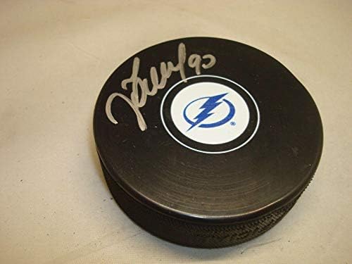 Vladislav Namestnikov assinou a Tampa Bay Lightning Hockey Puck autografado 1a - Pucks autografados da NHL