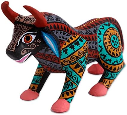 Novica intrincada Bull Wood Alebrije estatueta