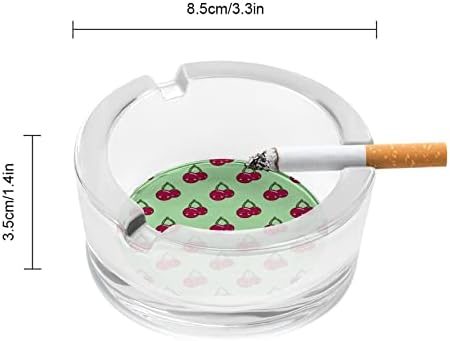 Engraçado de cereja vermelha fumando fumando cinzas de cigarro de cigarro de cigarro