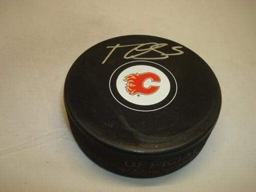 Mark Giordano assinou Calgary Flames Hockey Puck Autografado PSA/DNA COA 1B - Pucks de NHL autografados