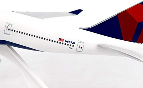 Daron Skymarks Delta 747-400 Kit de construção de modelos de avião com equipamento, 1/200 em escala, branco