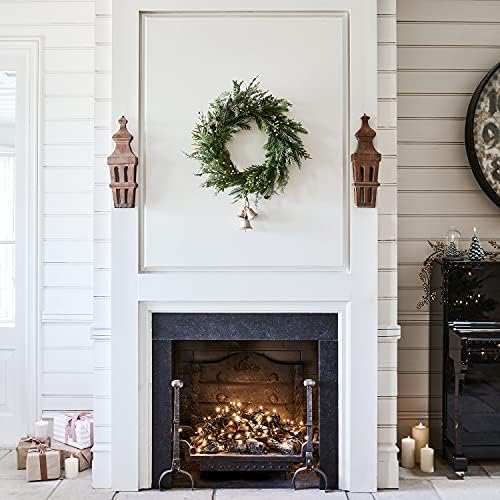 Lights4Fun, Inc. 24 ”Folhagem mista artificial, Berry Gold e Pinecone Decoração de grinaldas de Natal com sinos para a porta da frente ou parede interna