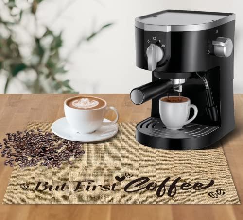 Mas o primeiro tat de café, a decoração da estação de café Farmhouse, o presente engraçado dos amantes de café, acessórios para café para decoração de café, pinça de estopa com apoio de tecido - 20 ”x14”